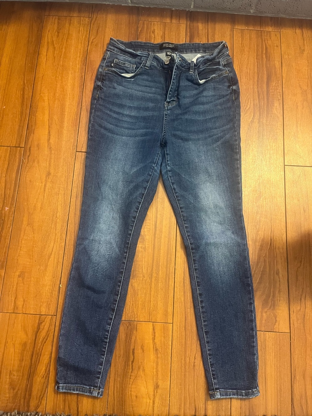 Judy Blue Slim High-Rise Women’s Jeans in Dark Blue distressed leg